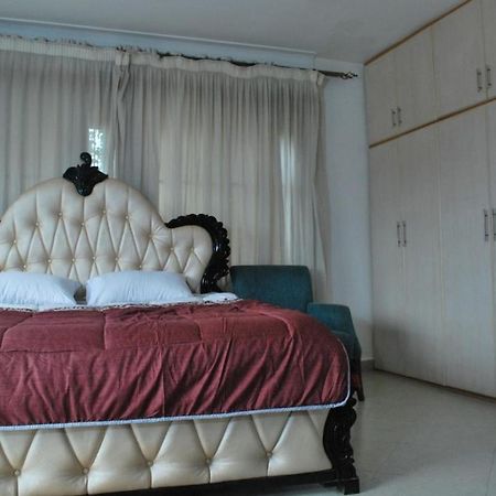 Jacuzzi City Home Kampala Bagian luar foto