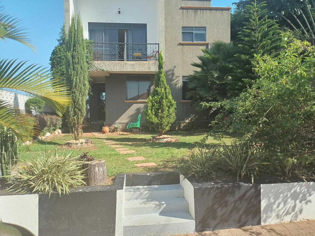 Jacuzzi City Home Kampala Bagian luar foto