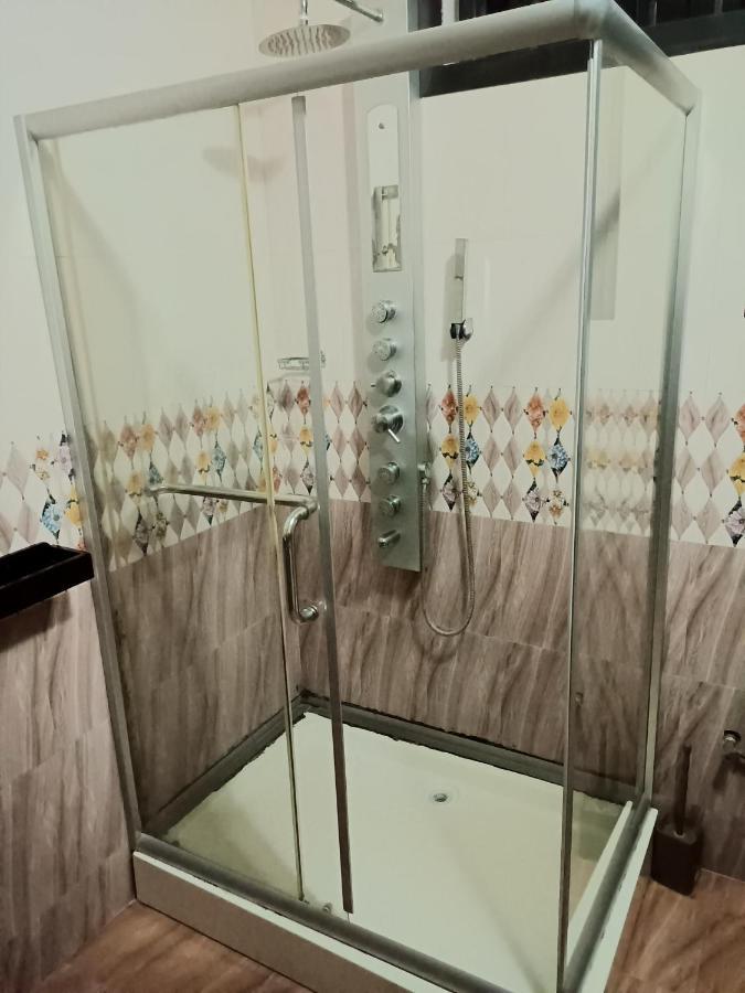 Jacuzzi City Home Kampala Bagian luar foto