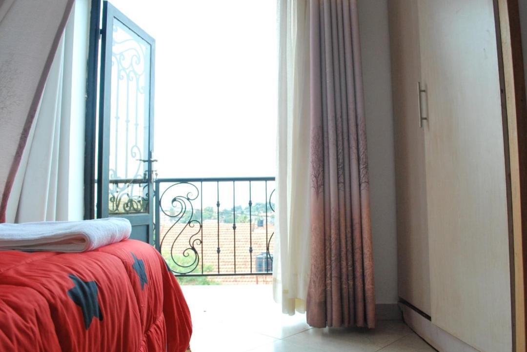 Jacuzzi City Home Kampala Bagian luar foto
