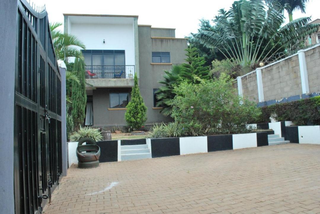 Jacuzzi City Home Kampala Bagian luar foto