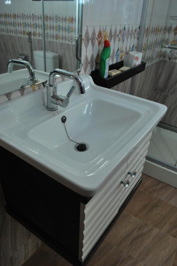 Jacuzzi City Home Kampala Bagian luar foto