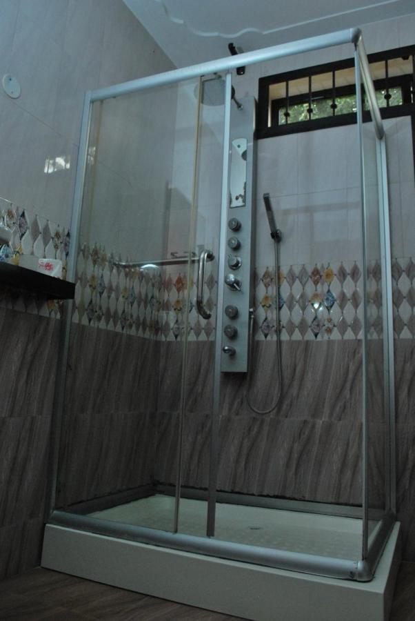 Jacuzzi City Home Kampala Bagian luar foto