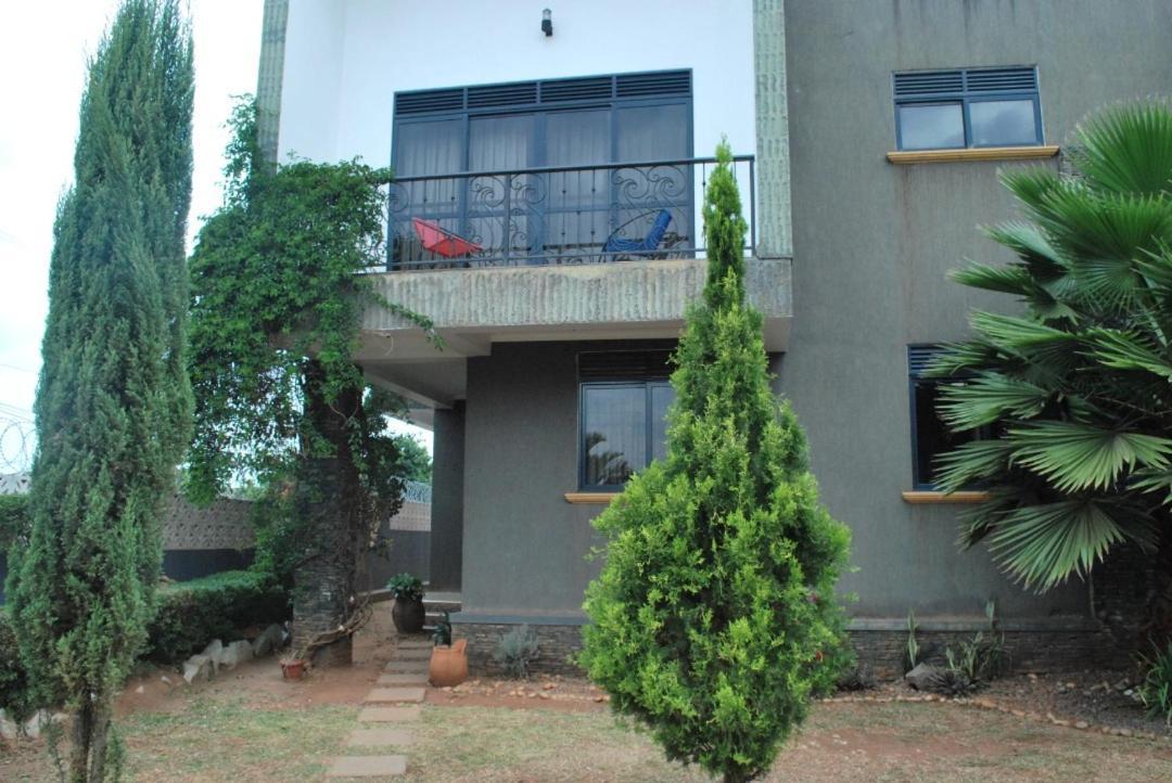 Jacuzzi City Home Kampala Bagian luar foto