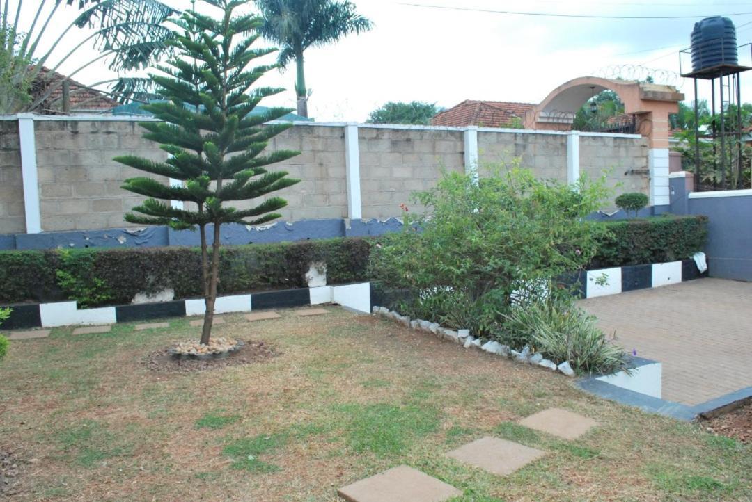 Jacuzzi City Home Kampala Bagian luar foto