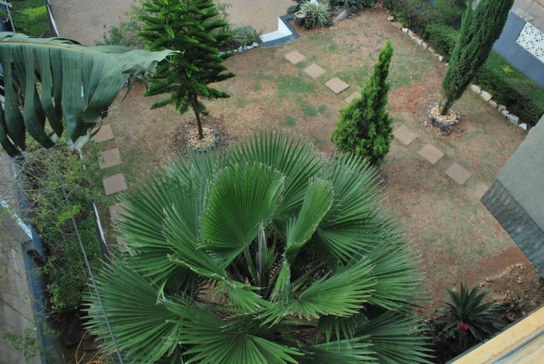 Jacuzzi City Home Kampala Bagian luar foto