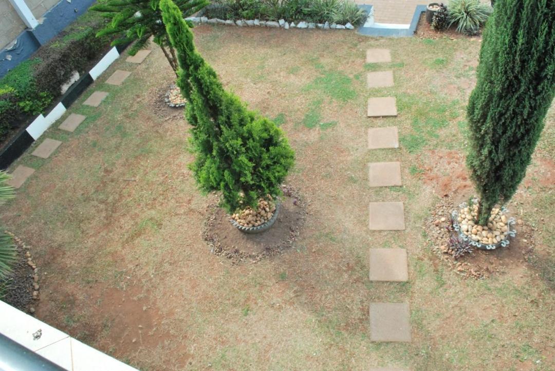 Jacuzzi City Home Kampala Bagian luar foto