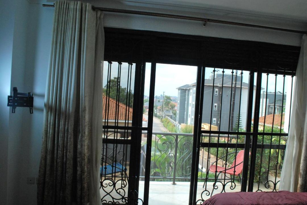 Jacuzzi City Home Kampala Bagian luar foto