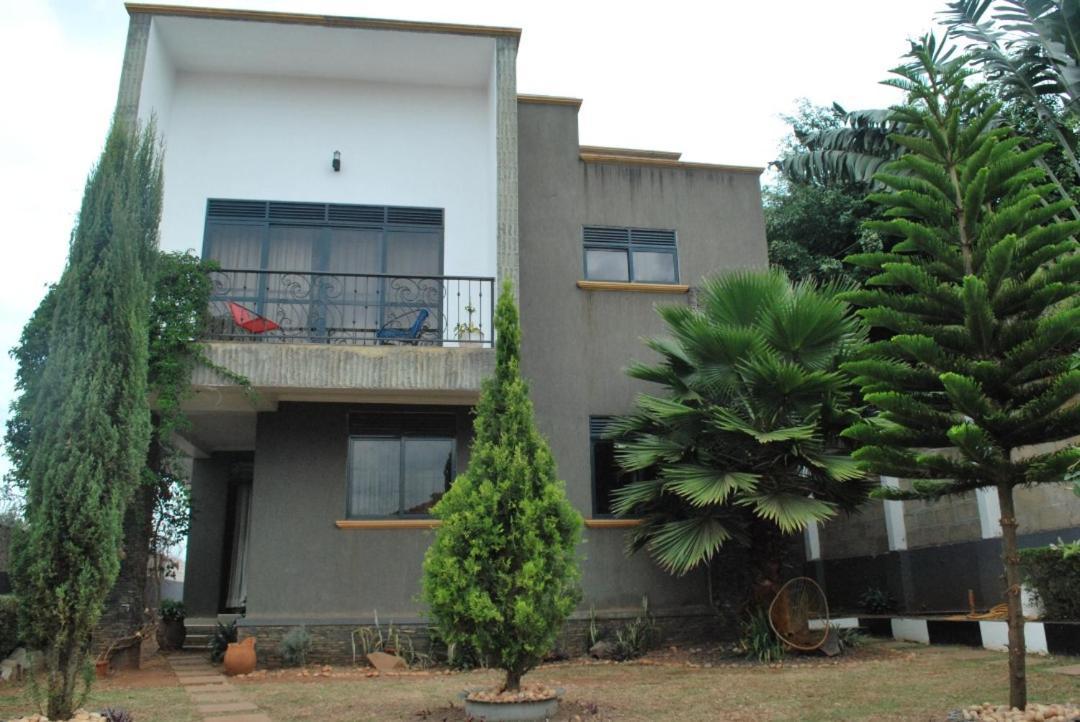 Jacuzzi City Home Kampala Bagian luar foto