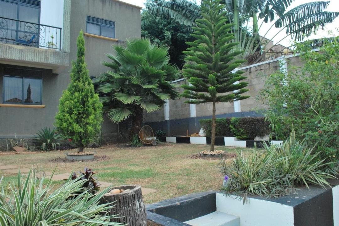 Jacuzzi City Home Kampala Bagian luar foto