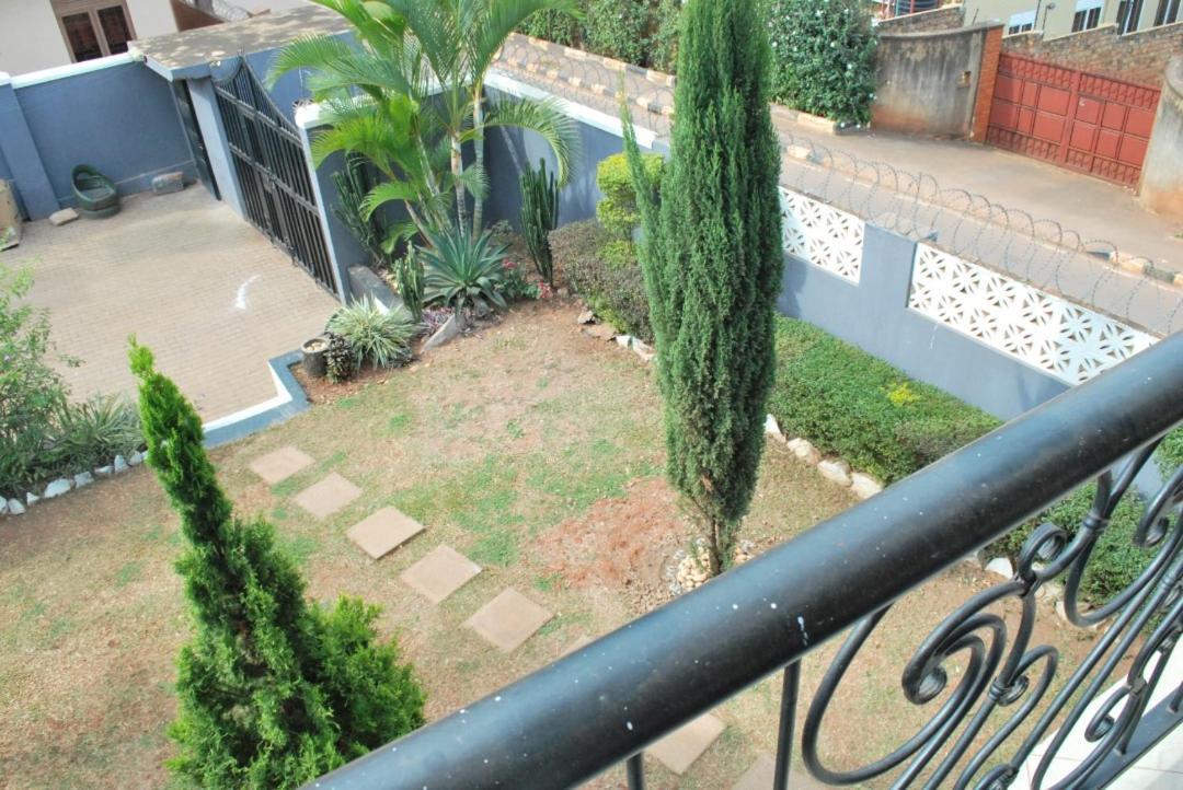Jacuzzi City Home Kampala Bagian luar foto