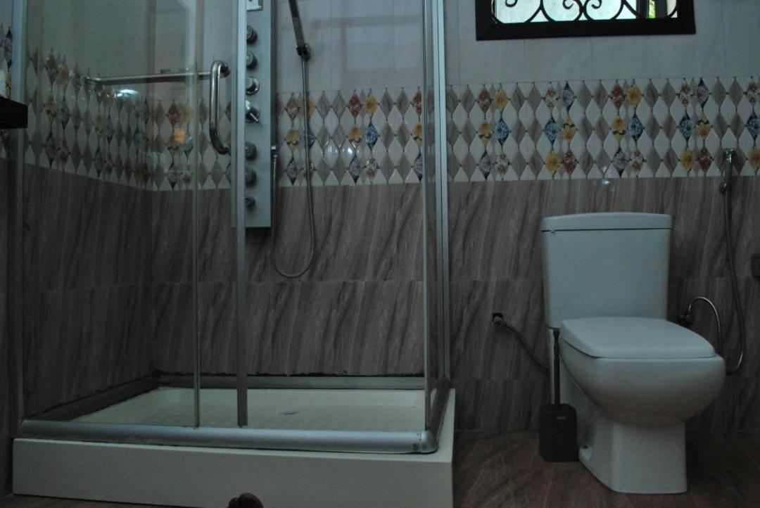 Jacuzzi City Home Kampala Bagian luar foto